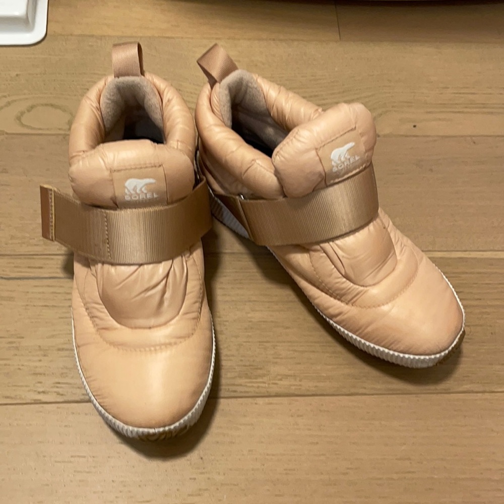 Sorel puffy winter booties